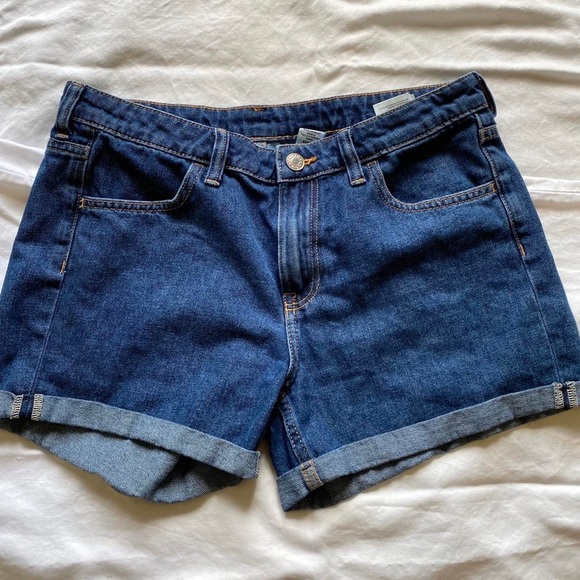 Navy blue regular waist jean shorts from H&M 💙 - Picture 1 of 3